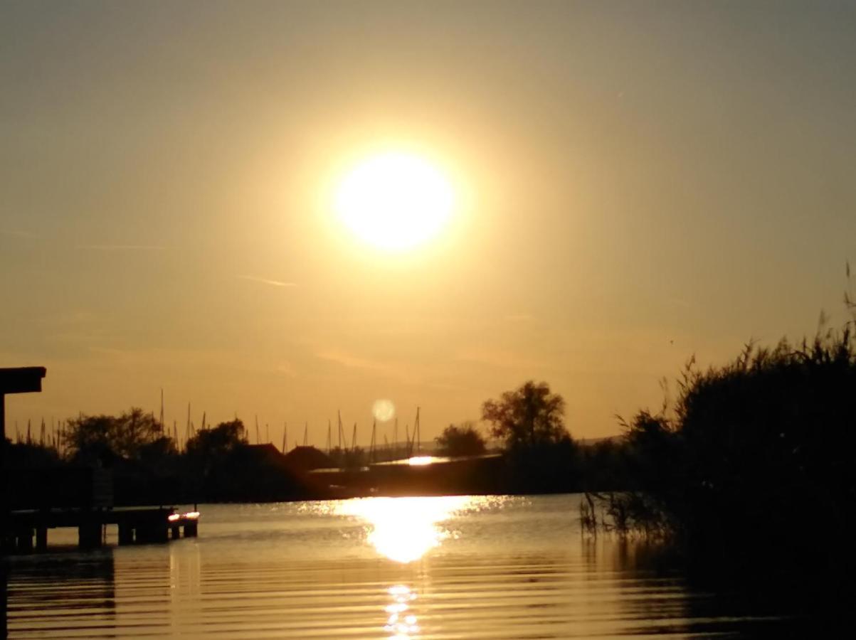 Pfahlbau Sunset II Toplage Inklusive Elektroboot رست المظهر الخارجي الصورة